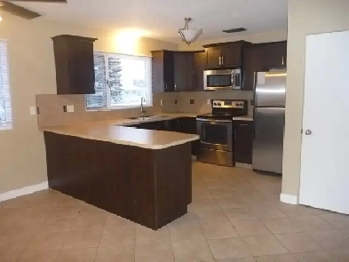 GORGEOUS 2 BDRM MAINFLOOR IN WESTPARK Image# 1