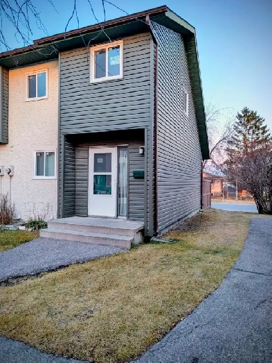 Available Immediately - 3 Bedroom Townhouse for Rent Image# 10