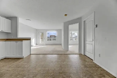 One bedroom condo available in Terwillegar PRIME LOCATION Image# 2