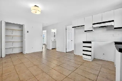 2 GRANDS ET BEAUX 4 1/2 À LOUER À LONGUEIL Image# 1