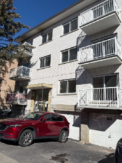 4 1/2 complètement rénové bijou mtl nord Image# 1