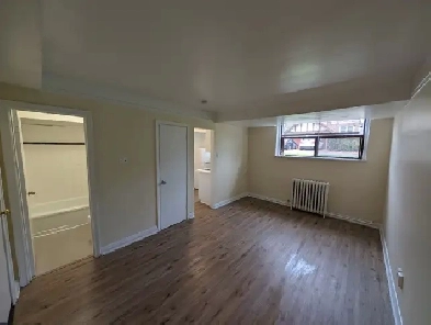 Bachelor Apartment Available at 2532 Lakeshore Blvd W, Toronto! Image# 1