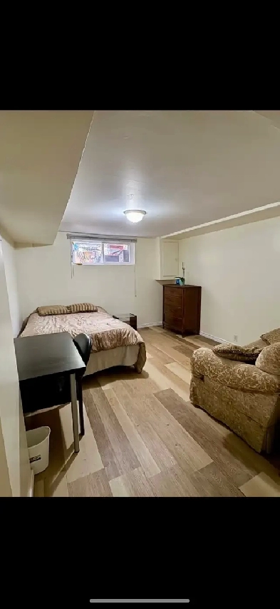 Large bright clean room, utilities incl Image# 1