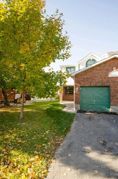 3 Bedroom townhome in Orleans Image# 9