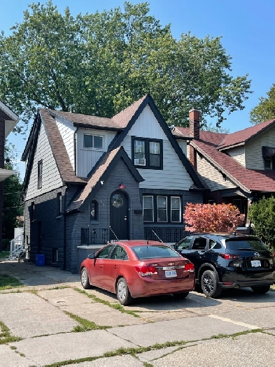 Student Rooms for Rent Next to U of Windsor (females) Image# 7