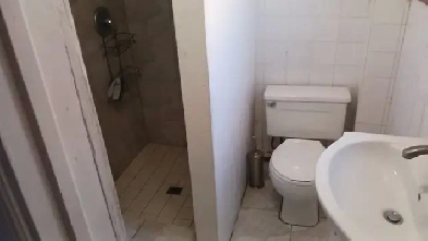 Bedroom fro rent in bungalow with private bathroom Image# 3