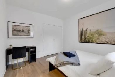 Move-In Ready Bright Furnished Room–Ville-Marie/Downtown–$850 MO Image# 4