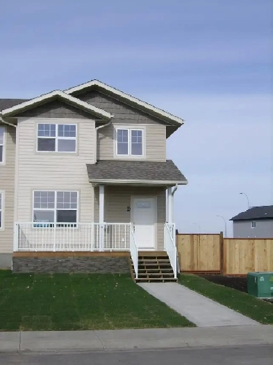 Lacombe 3 bedroom 2 bath 2007 home 1650 per mth Image# 2