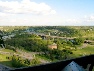 Downtown top floor apartment with breathtaking river valley view Image# 5