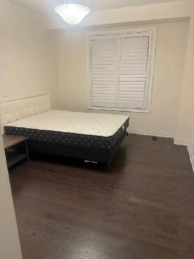 NEEDED ASAP: Room   Shared bathroom Image# 1