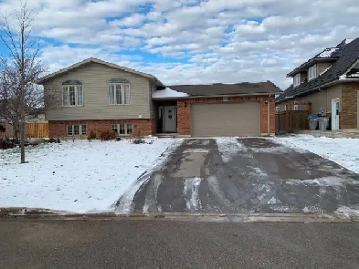 Lower house for rent