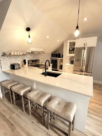 All-Inclusive 3-Bed, 1-Bath Apartment Downtown Bobcaygeon Image# 5