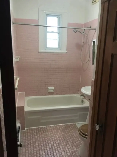 4 ½ EN FACE DU PARC BEAUDET ET MÉTRO DU COLLÈGE Image# 1