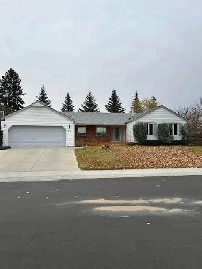 Executive Red Deer (4) Bedroom FAMILY Home - Anders Park Image# 25