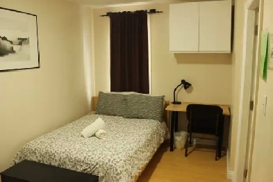$900Single Furnished Room/University of Toronto/kensington mrkt Image# 1