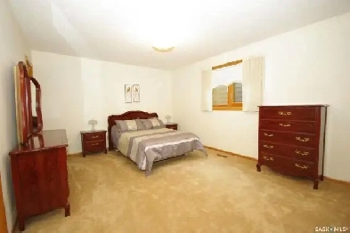 Master bedroom 800$/month- included everything- LAKEview area Image# 5