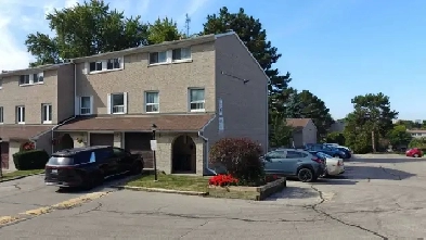 BEST TOWNHOUSE 3 Bedroom   @ FINCH/DON MILLS Image# 1