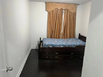room for rent in townhouse Image# 1