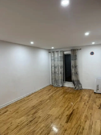 Appartement (4 1/2)  (Montreal) pour 1-DEC Image# 1