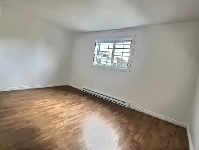 2 CH - 1 SDB - Longueuil - $1,325 /mo Image# 1