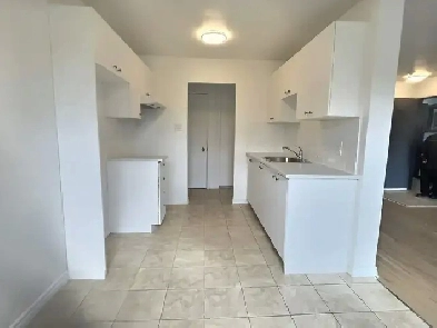 2 CH - 1 SDB - Longueuil - $1,325 /mo Image# 1