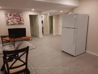 2 Bedrooms walk out (lower floor) apt in Richmond Hill for rent Image# 1