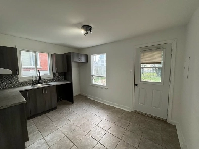 Superbe 4 1/2 rénové Limoilou libre Image# 1