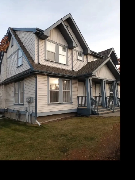 (1 Day Early Bird) 3 Beds 2.5 Bath-Terwillegar Townhouse Rental Image# 1