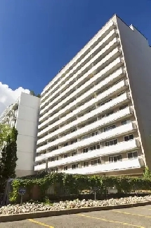 1 Bedroom - Great Location on Somerset in Golden Triangle Image# 1