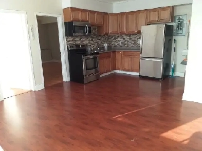 ELLIOT LAKE: Upgraded downtown apt all inclusive Image# 1