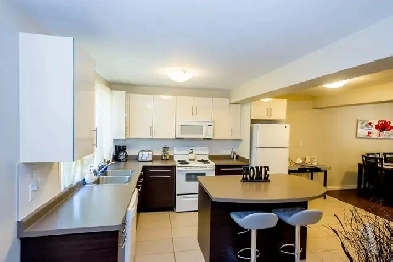 Spacious 3-Bed Townhouse Available immediately in Niagara Falls Image# 1
