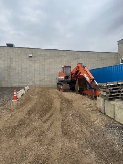 Parking storage yard for rent trucks