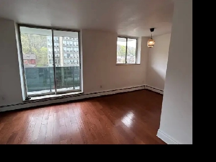 Renovated 1Brm Avail Nov 15th Walking Dist St-Joseph’ Hospital Image# 1