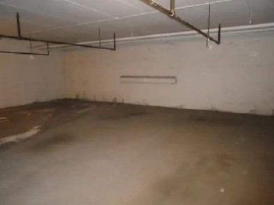 Garage Double, entreposage, entre privé, chauffé - LIBRE Image# 3