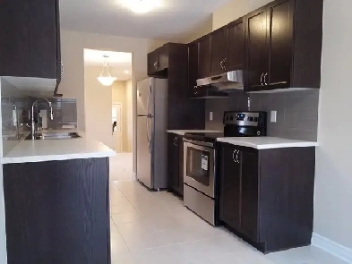 Spacious 4 Bedroom Townhome/Garage&Backyard/For Rent/Kanata Image# 1