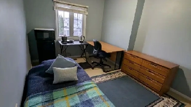 A fully furnished, large, and bright room for rent Richmond Hill Image# 1