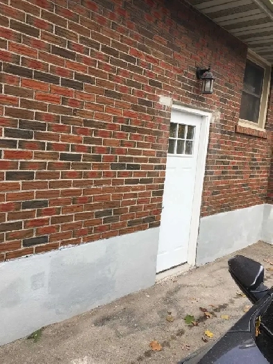 650 Oshawa 3 minutes to 401 and GO one big bedroom