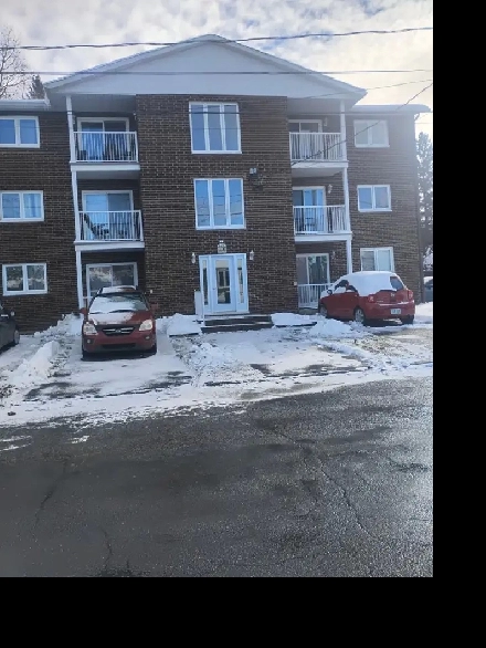 4 1/2 à louer Image# 2