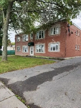 112-116 EMMA ST, CORNWALL, ON Image# 3