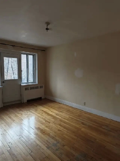 Renovated large 4 1/2 NDG (close Monkland Village) for Dec./Jan. Image# 1