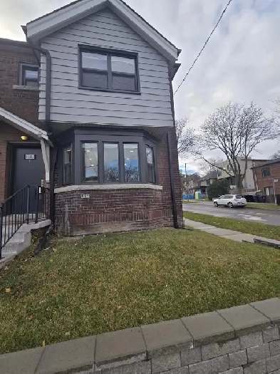 2 bdrm Avenue & Eglinton Image# 1