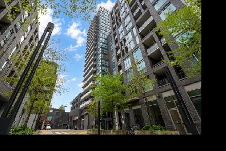 Queen West 1 Den Condo – CN Tower & Lake Views Image# 1