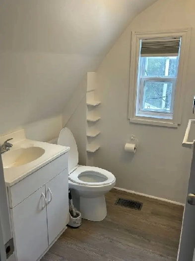 4 bedroom house 15 Toronto St. Kingston ON Image# 1