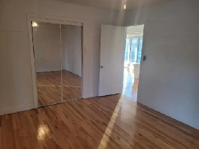 Beau grand 4 1\2 Chauffé et bien éclairé-Ste-Thérèse Image# 1