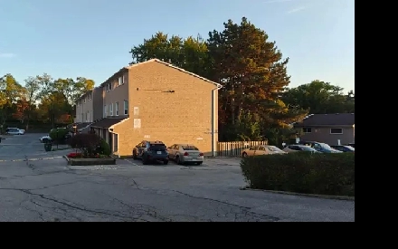 BIG TOWNHOUSE 3 Bedroom   at DON MILLS/FINCH Image# 1