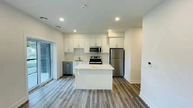 Modern&Bright/2 Bedroom Condo Corner Unit/Wrap Around Balcony/Fo Image# 1