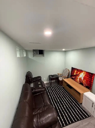 Furnahied Room With Washroom! Image# 1