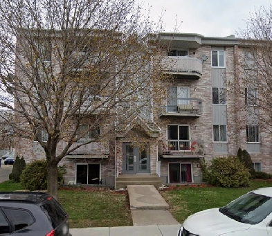 A LOUER LAVAL, SAINT ROSE grand 2 1/2 avec Balcon & stationement Image# 1