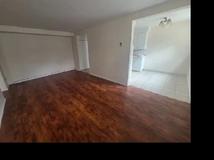 Large 1bdrm APT- BRIGHT/SPACIOUS/SELF CONTAINED AVAIL Dec 1 Image# 1