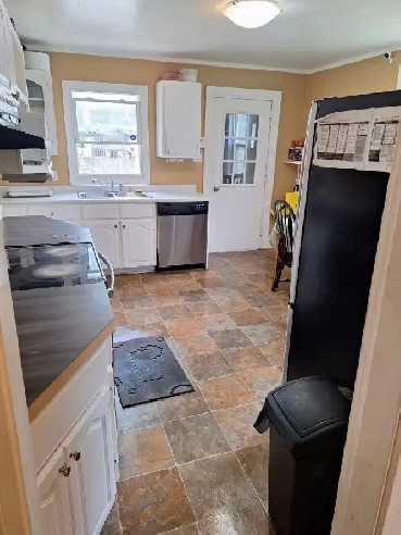 Single rooms available November 1st -850 George Image# 2